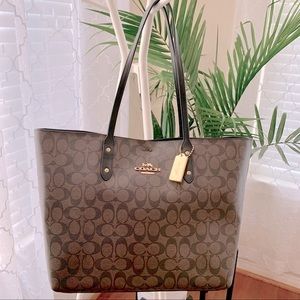 COACH Town Tote in Signature Canvas (Black/Brown)